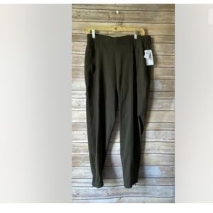 Old Navy Mid-Rise StretchTech Jogger Medium NEW